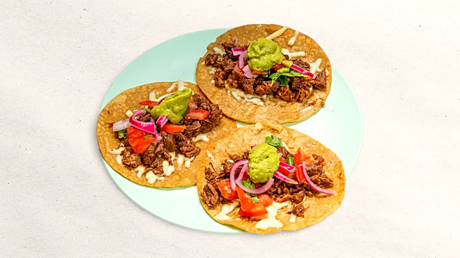 Hovězí tacos s guacamole a nakládanou cibulí